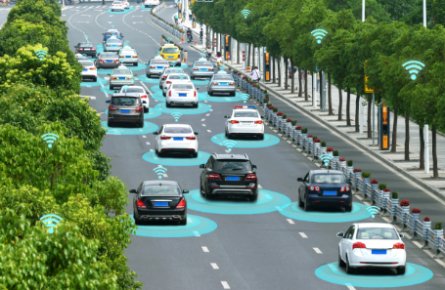 Digital vernetzte Fahrzeuge und Straßeninfrastruktur