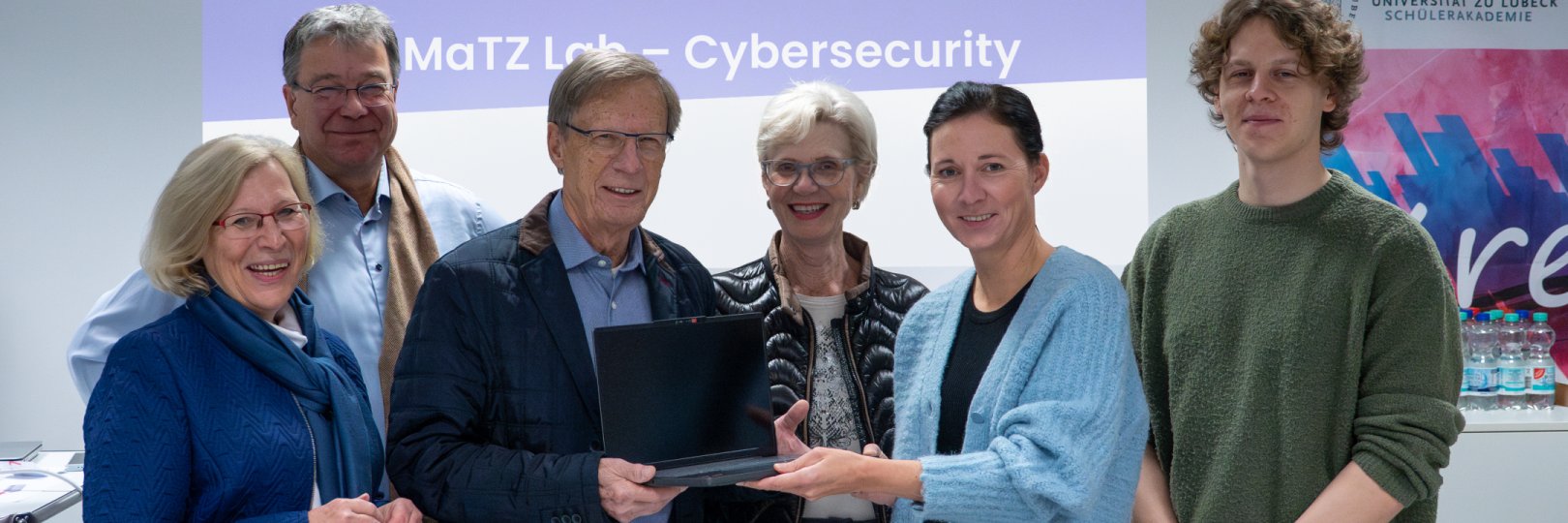 Foto der MINT Stiftung und MaTZ Team