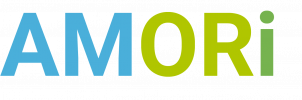 Logo des AMORI Projekts: In Großbuchstaben, blau- und grünfarben ausgeschrieben.