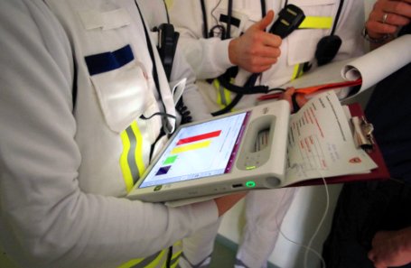 Notärzte mit dem assistiven MANV-Tablet des IMIS Notärzte mit dem assistiven MANV-Tablet des IMIS